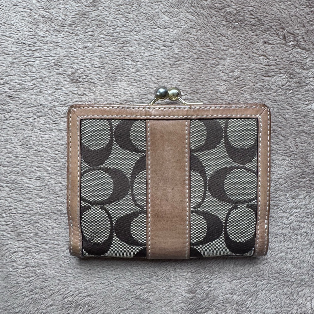 Vintage Y2K Coach Signature C Jacquard Kisslock Compact Clutch in Light Brown